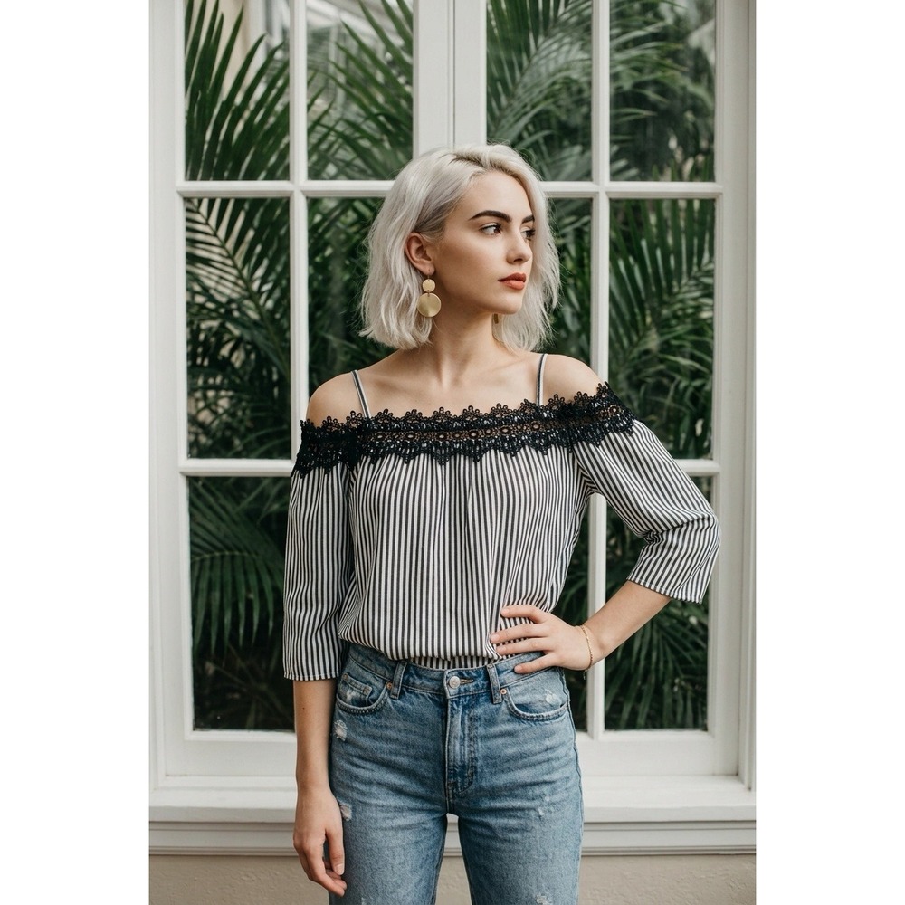 By & By Women Black White Striped‎ Cold Shoulder Lace Trim Top Lg NEW Parisian